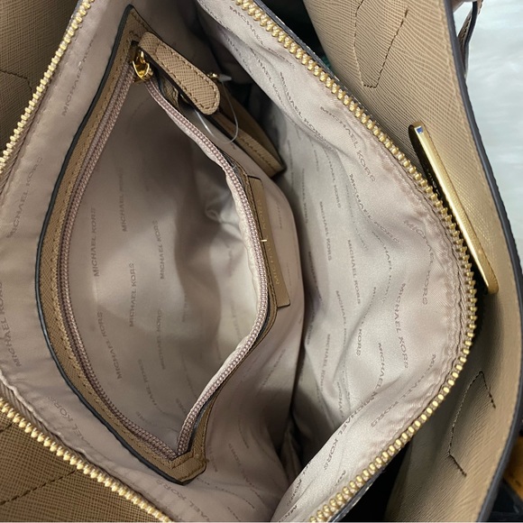 Michael Kors Studio Large Mercer Gold/Brown purse - Picture 11 of 16